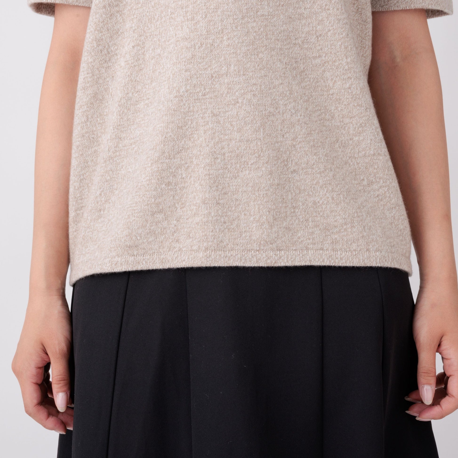 ベージュ（裾部分）